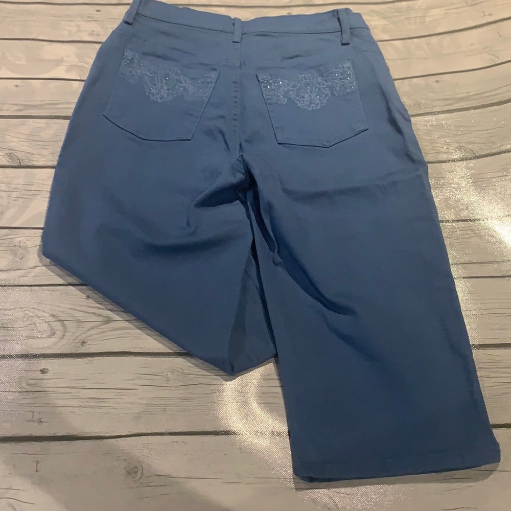 Women’s dress capris